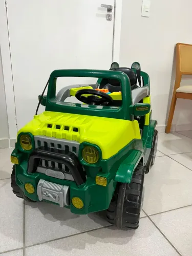 Carrinho de passeio com pedal