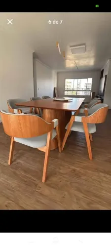 Sala de jantar tamanho de 2.20x.1.10 + 8 cadeiras Bellas