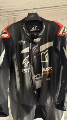Macacão Alpinestars GP Plus V4 1 Peça - Tam. 54 -Tech-Air Ready