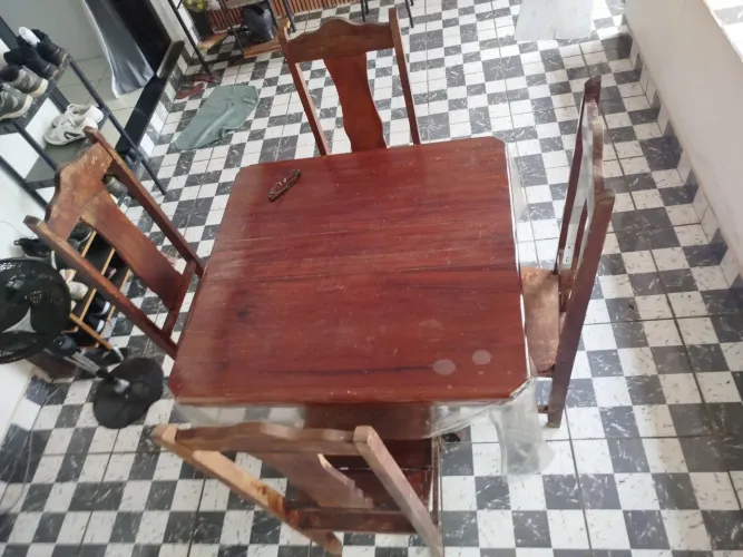 Conjunto mesa de jantar 4 cadeiras