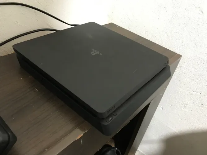 PS4 slim 1TB