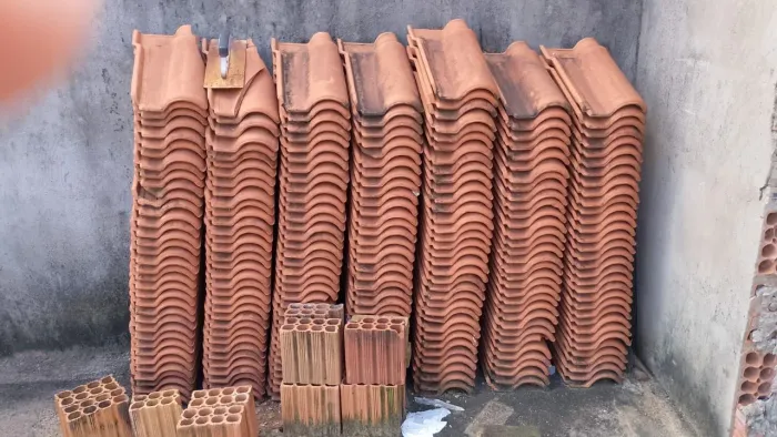 Vende se 763 telhas portuguesa