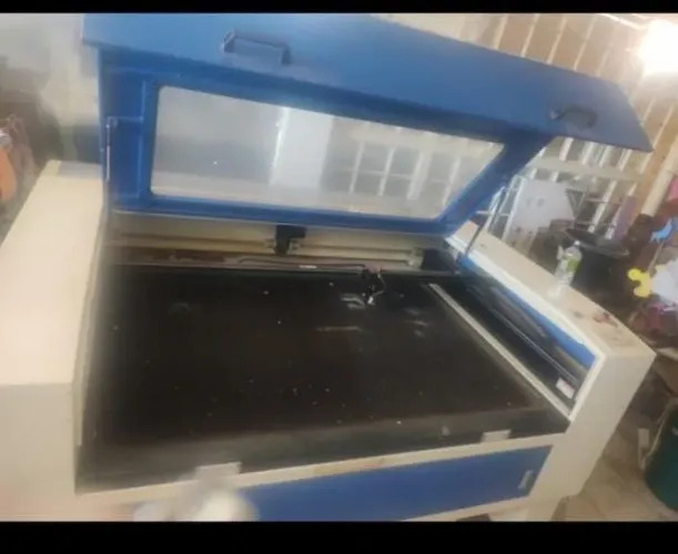 Máquina Laser CO2 100W (140x90) + Chiller 5000 + Compressor - Planaltina DF