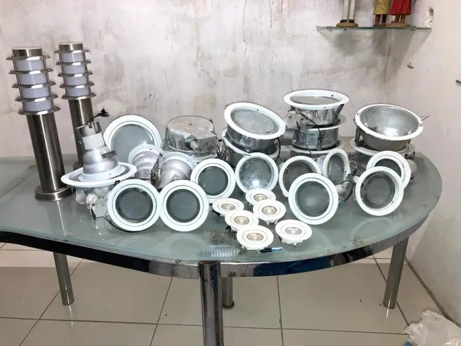 LOTE COMPLETO DE LUMINÁRIAS ou TROCO POR UM SOFA 