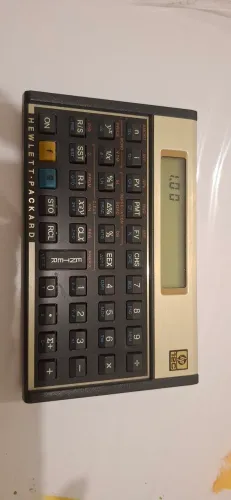 Calculadora HP-12C clássica dourada/preta