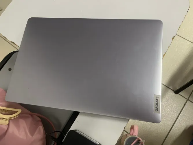 Notebook Lenovo IdeaPad 3i em excelente estado e funcionando perfeitamente!