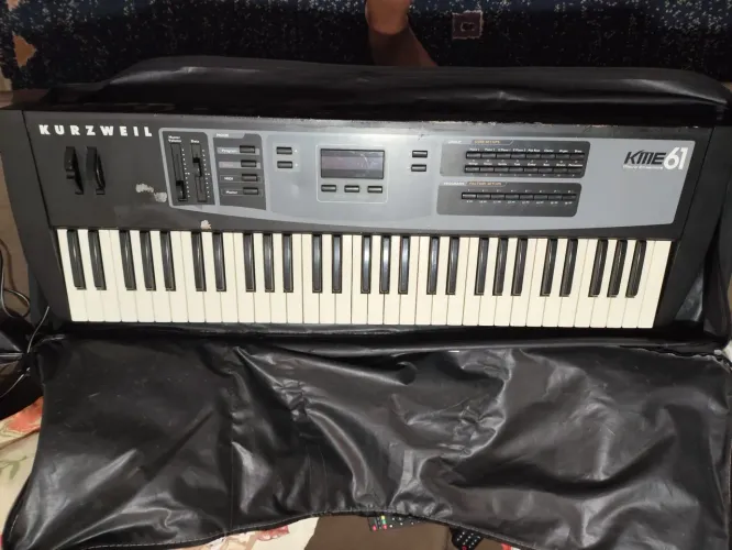 TECLADO KURZWEIL KME 61