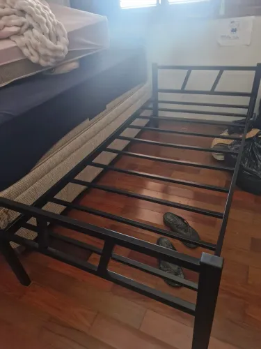 Cama de solteiro de ferro