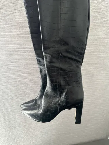 Bota feminina Arezzo couro