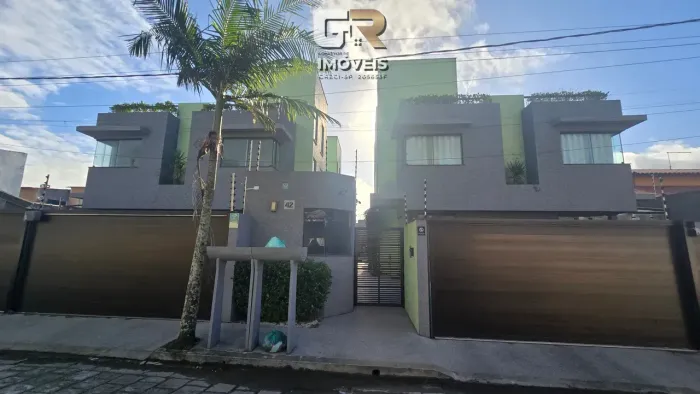 Casa Triplex em Condomínio