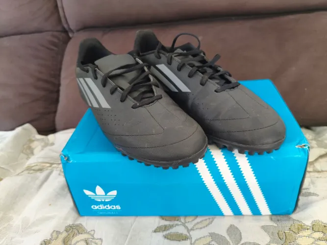Chuteira Adidas Society