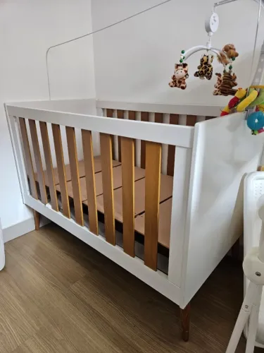 Vende-se berço com colchão e móbile