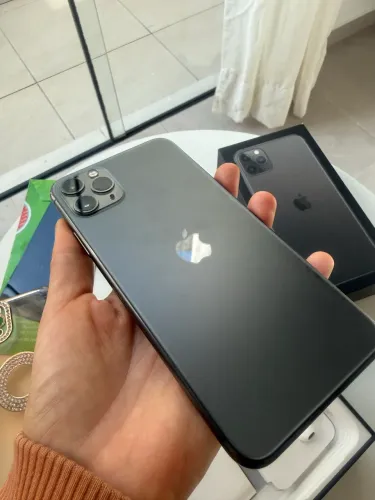iPhone 11 Pro Max 64GB cinza sideral com carregador e fone original nunca usados