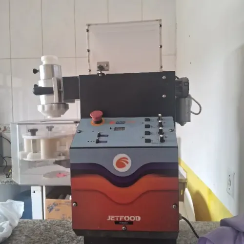 Maquina modeladora de salgados e doces