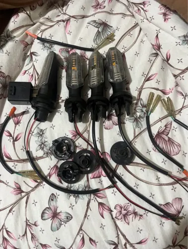 Setas de Led com plug e relê de Led 