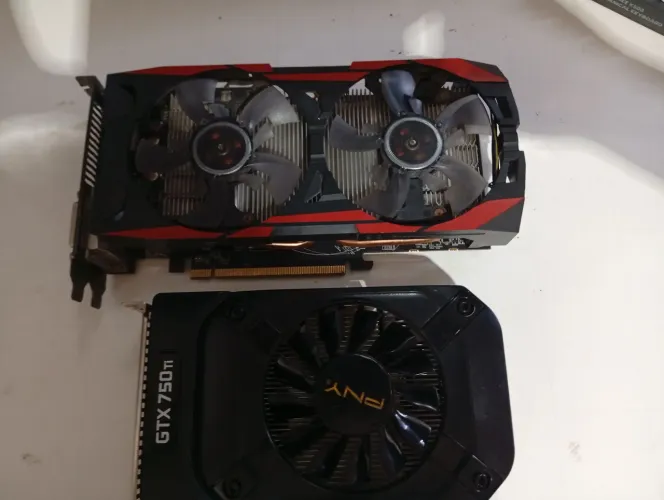 GTX 750 ti 4gb e r9 390 8gb COM DEFEITO