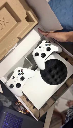 Xbox Series S 512 GB - Praticamente Novo | 2 Controles Originais | Caixa + Nota Fiscal