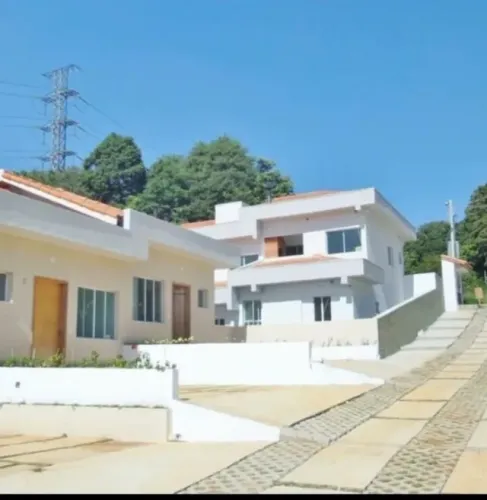 Casa de condomínio para alugar com 120m², 3 suites e 2 vagas