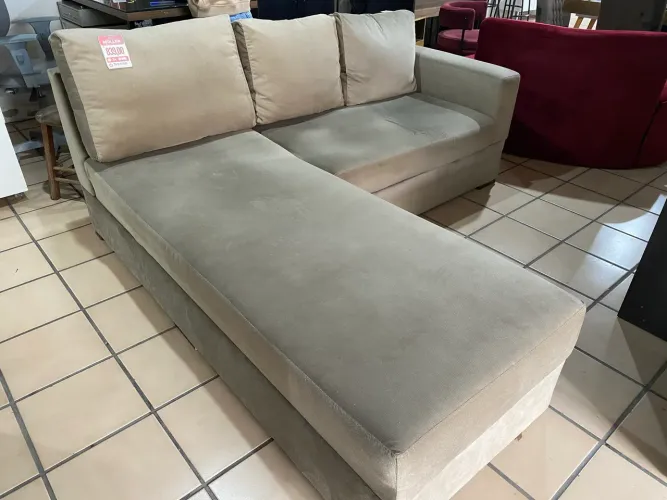 Sofá com chaise