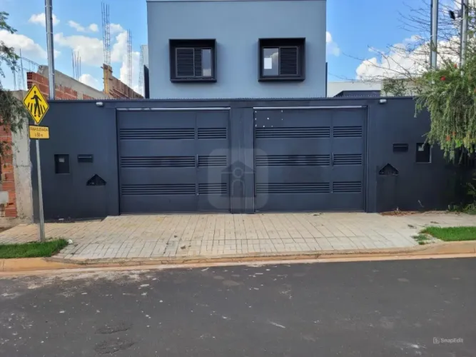 Casa para locação e venda no bairro Alto Umuarama.