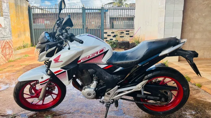 CB Twister 2022 vendo ou troco!