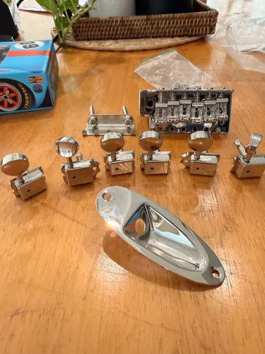 tarrachas Vintage stratocaster Squier Classic Vibe 70 novas