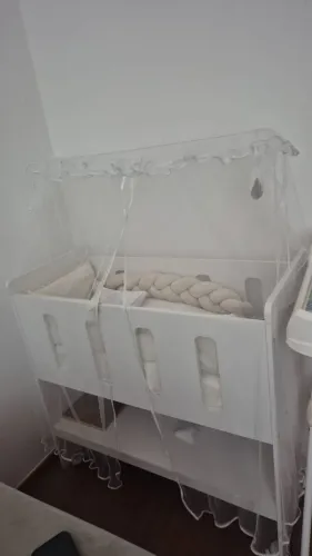 Mini berço, com colchão, e kit berço incluso.<br>Tudo por 200 reais