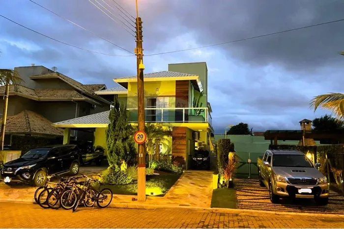 "Alugue: Elegante Casa em Cond. Bougainville II"