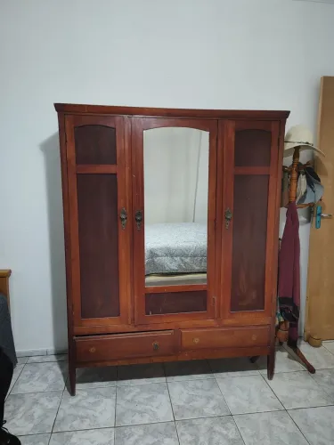 Guarda roupa antigo