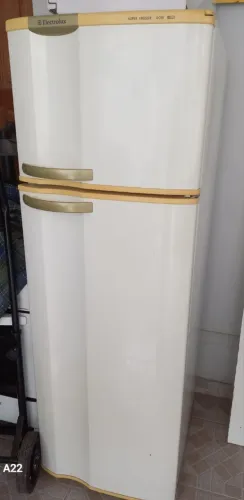 GELADEIRA / COM DEFEITO