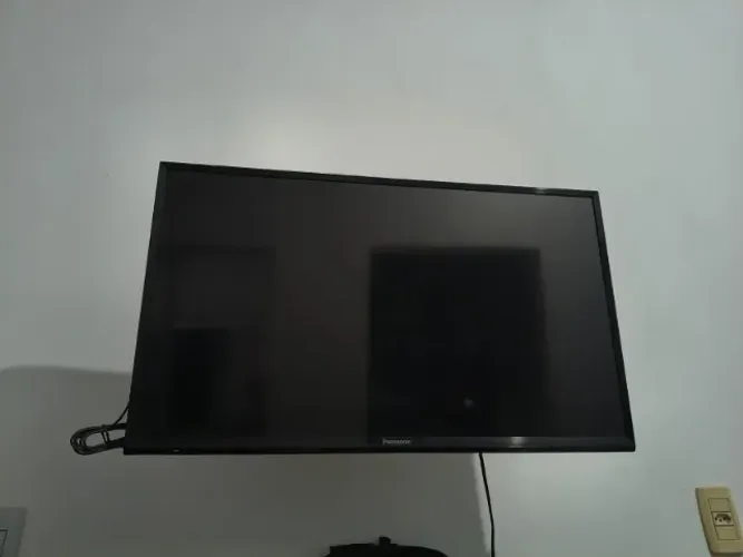TV Panasonic LCD 32" + Chrome Cast 3ª Ger. + Suporte Articulado
