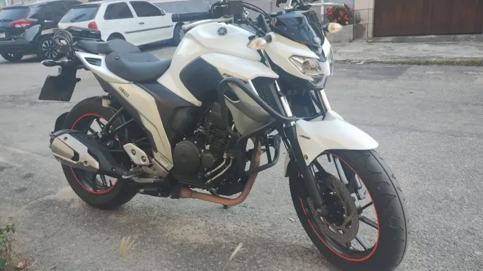 Fz25 (2020) 42 mil km super conservada.