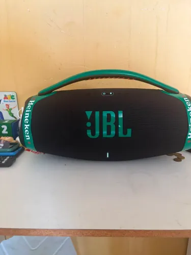 JBL Boombox 3 Heineken ?