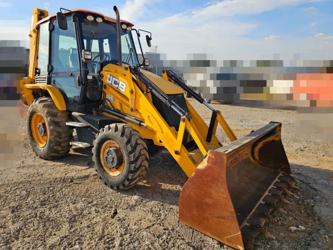 RETROESCAVADEIRA JCB 2017 A VENDA