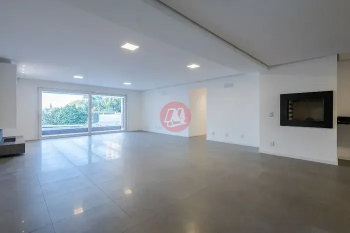 No Cristal, Garden de 315 m², 3 suítes, 3 vagas e piscina.