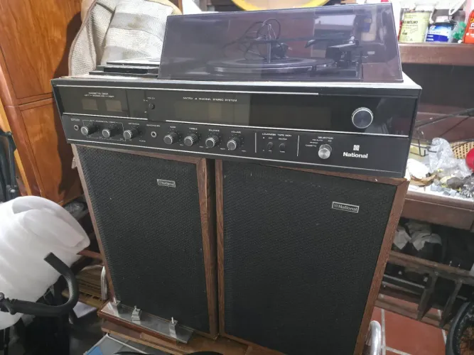 Toca discos Nacional SS 8000 para restauro