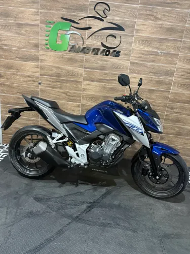 CB 300F 2026