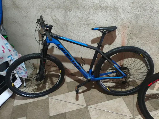 Bicicleta aro 29 fibra de carbono toda Deore 