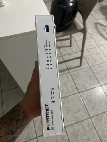 Fortinet FortiGate 50E Firewall Profissional + Fonte + Caixa