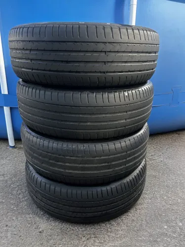 Pneus Pirelli Scorpion 225/60 R18 em Bom Estado de Conservação.