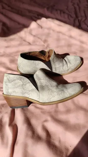 Bota de Couro Cano curto texturizada - Kuss