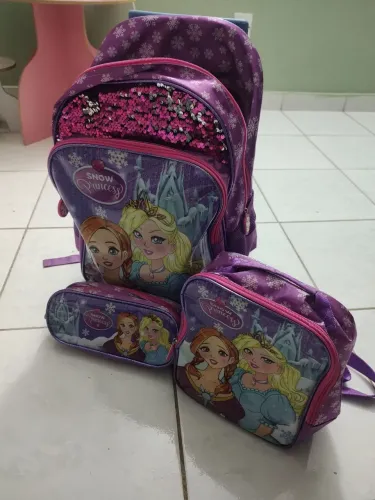 Kit Escolar Completo 3 em 1: Mochila de Rodinhas + Lancheira + Estojo