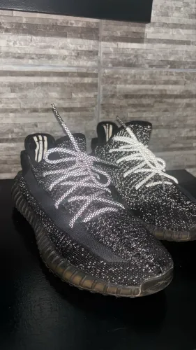 Yeezy 350 V2/ Brilha com Flash *PRIMEIRA LINHA*