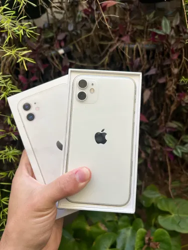 iPhone 11 IMPECÁVEL todo original Apple, acompanha caixa, capinha e cabo
