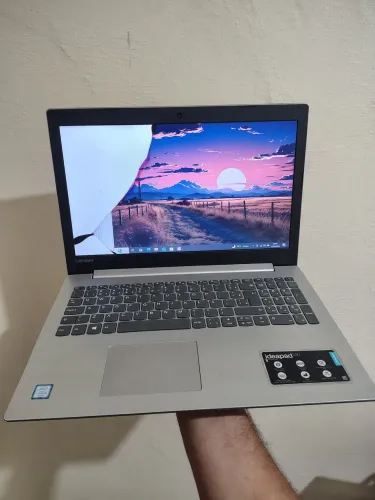 Notebook Lenovo com defeito na tela