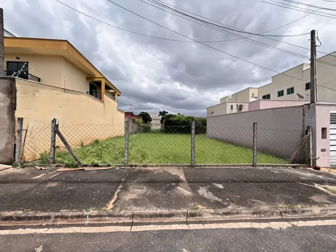 Terreno à venda no bairro Jardim Terramérica em Americana/SP