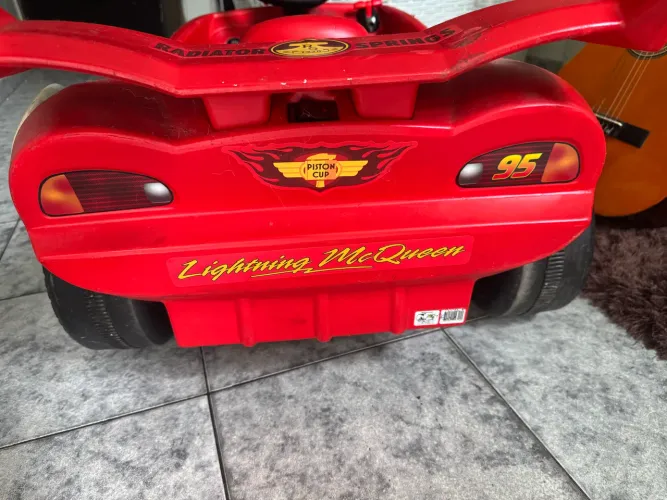 Carro elétrico relâmpago mcqueen