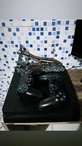 Ps4 slim + machado GOD OF WAR 