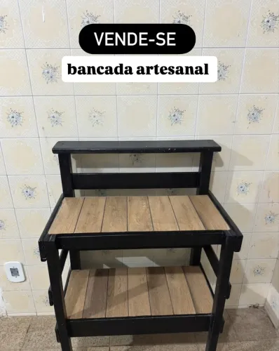 Vende-se bancada artesanal espaçosa