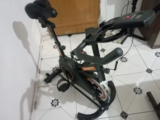 Bicicleta Spinning Indoor Ergométrica Silenciosa Bike Fitness Cardio Ajustável Até 120kg 